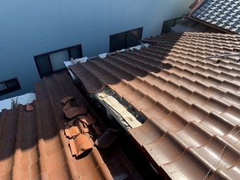 木造アパート 瓦屋根被害状況