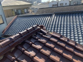 鬼瓦落下寸前