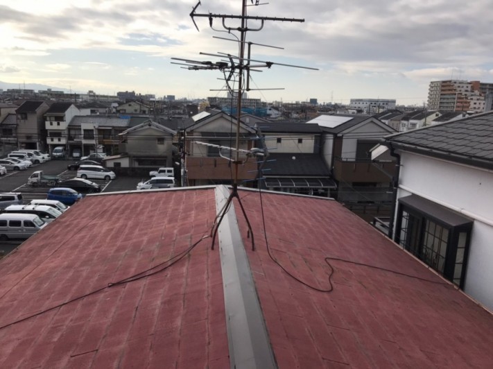 すべての棟包板金を施工し終えカ完成となりました。