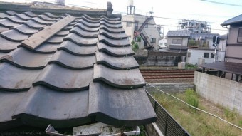 ケラバ瓦がズレています。