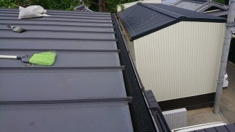 落ち葉除けネットを再設置します。