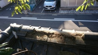 コーナーの棟のズレた部分も一部解体します。