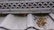 既存漆喰を剥がして、土の状態にします。