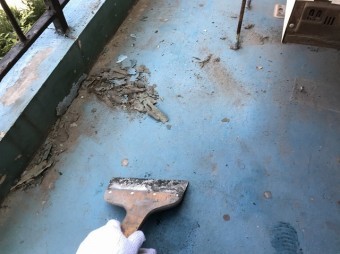 ベランダ防水 ケレン清掃