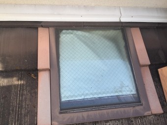 古くなった天窓、瓦を交換しても天窓はそのまま