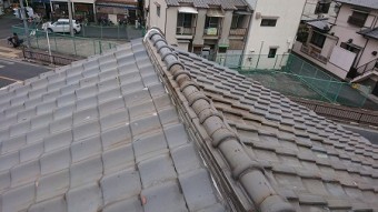 棟部分の瓦の積み直しが完了しました。