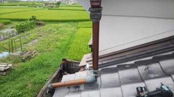 竪樋も繋ぎまして完了です。