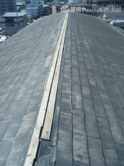 カラーベストの棟包板金を新しく取り付けました。
