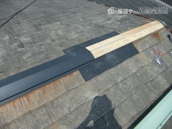 棟包板金の接合部も2重コーキングをします。