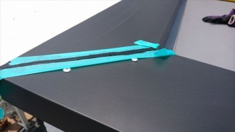 ジョイント部分をコーキングで埋めます