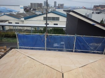 コンパネ下地を施工します。