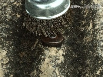 錆を削って落とします