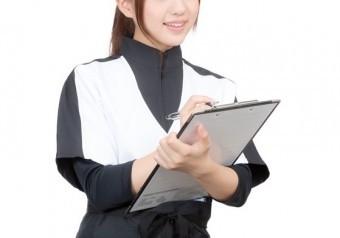 女性スタッフ 屋根工事 素材