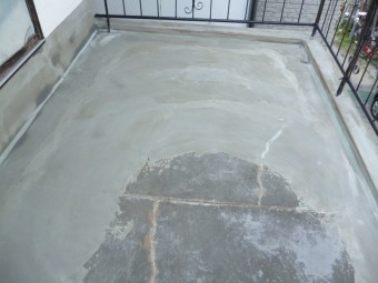 ベランダ剥離作業
