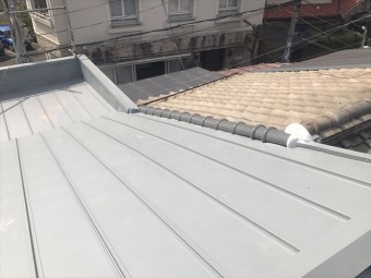 門真市 連棟屋根の取り合い