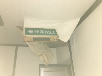 雨漏りで抜けた天井
