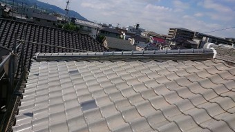棟瓦の積み直し、割れ瓦の交換、完了しました。