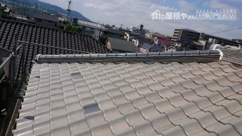 棟瓦の積み直し、割れ瓦の交換、完了しました。