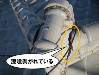 漆喰が剥がれている