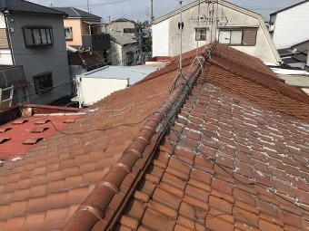 長屋屋根の全景です。