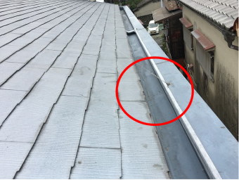 天井裏で雨漏り確認した屋根部分