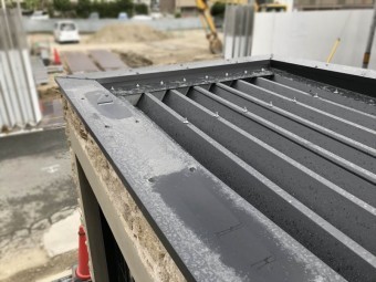 ゴミ収集場 上部