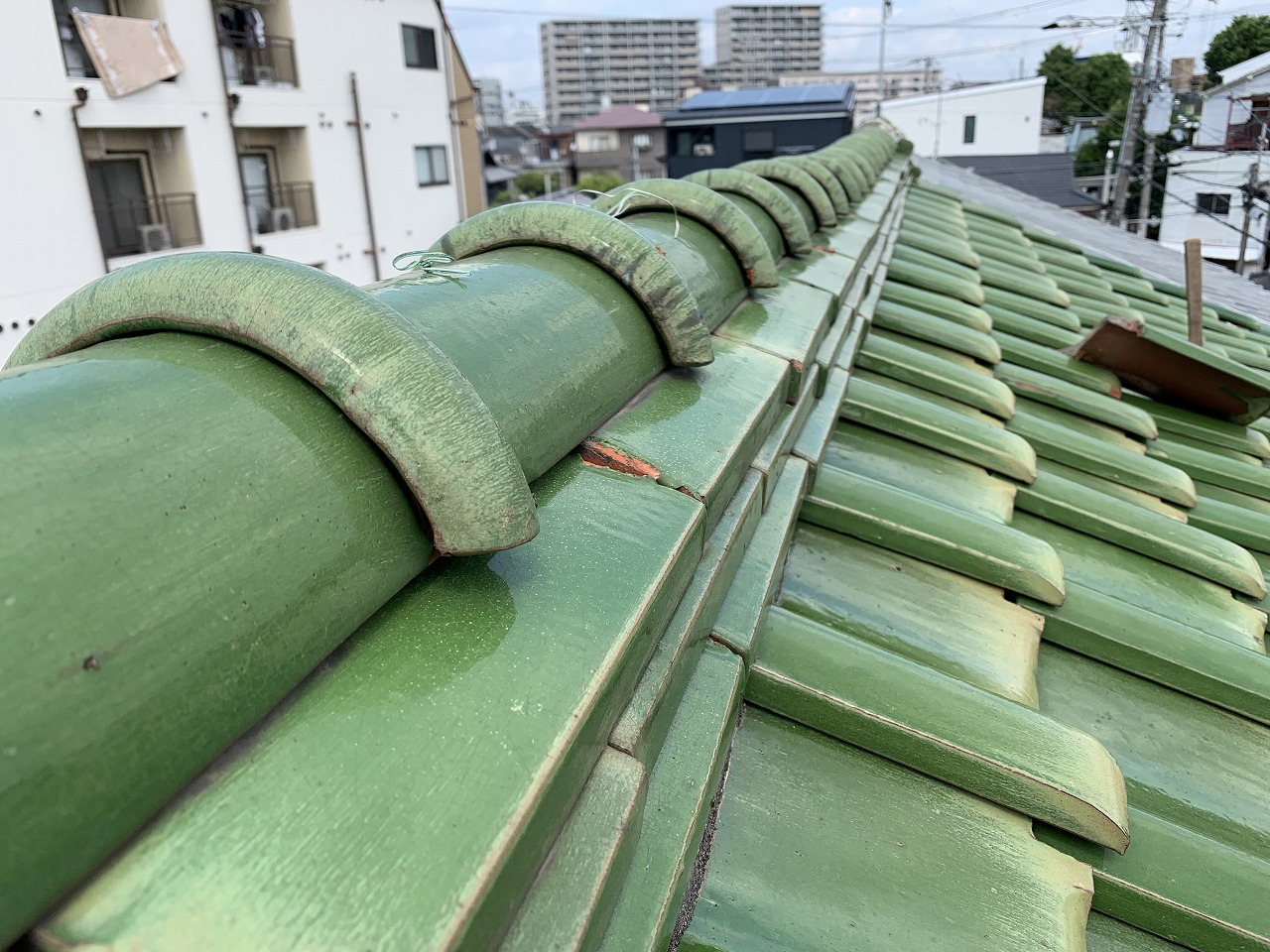 大阪市 2階建て和瓦の雨漏り調査 原因を確認しました 門真 寝屋川 守口で雨漏りや屋根の修理 点検は街の屋根やさん