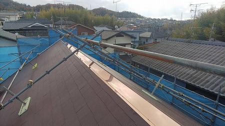 高槻市で銅板の棟板金交換｜特注素材と樹脂製下地で挑む屋根補修