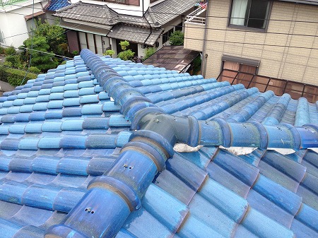 四條畷市で40年経っても美しいS型瓦を点検！鉄釘の膨張に注意