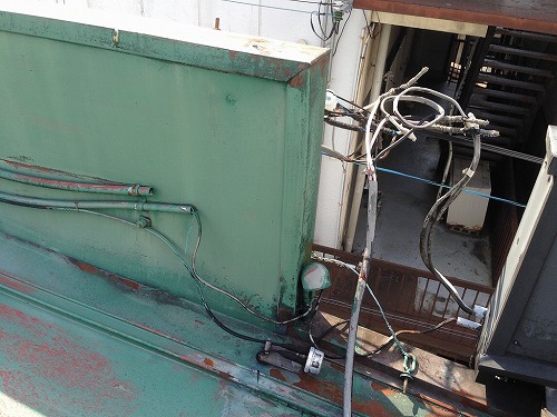 電線ぐちゃぐちゃ