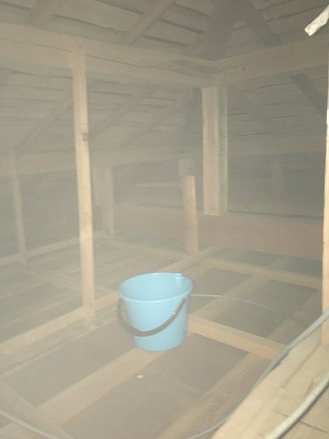 枚方市で雨漏り調査！瓦の隙間を埋めるコーキングが逆効果になる理由