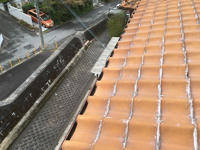 瓦尻までもコーキング