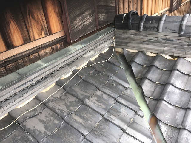 【枚方市】立派な入母屋屋根の雨漏り調査｜銅板の谷に隠れた落とし穴とは？