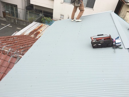波板鋼板葺上工事