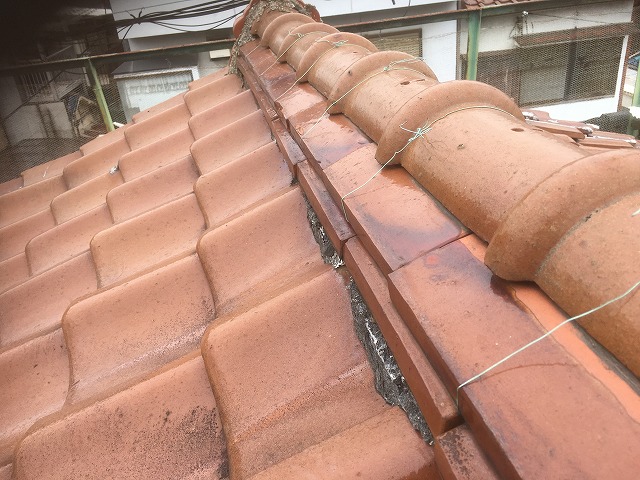 大東市釉薬瓦屋根施工前