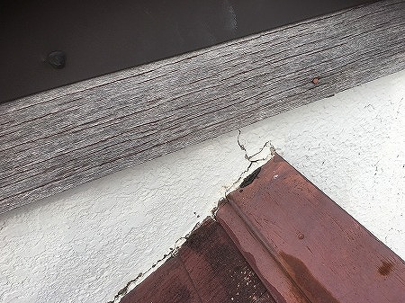 片棟壁ぎわ割れ
