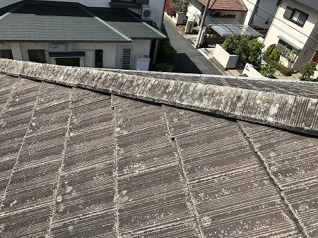 枚方市　モニエル瓦ホームステッド瓦の屋根点検、もう完全に何色だったかわかりません。
