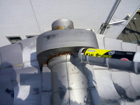 鬼瓦まわりコーキング