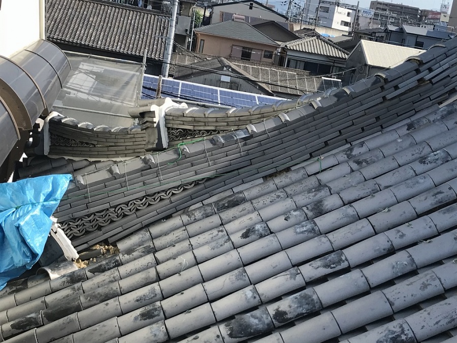 茨木市　お寺の屋根、降棟のズレ