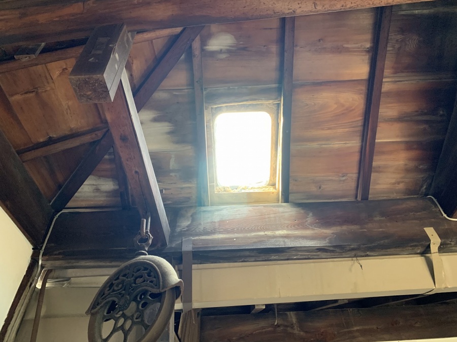 天窓部分を屋内から確認しました。