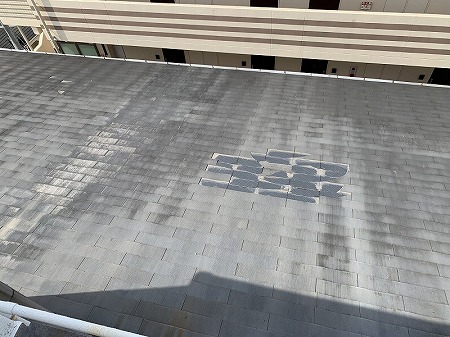 カラーベストが剥がれている