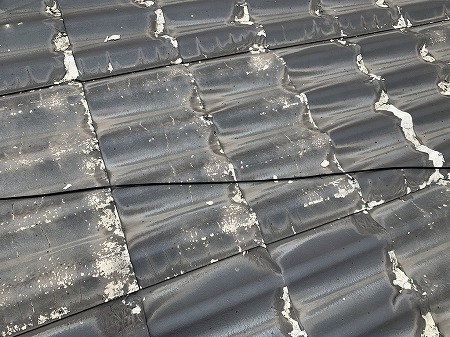 寝屋川市でセキスイかわらUの屋根点検！剥がれや割れの原因を解説