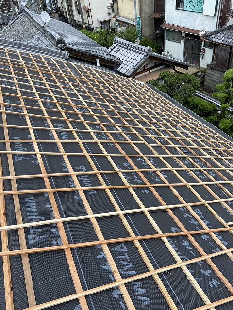 【交野市】伝統の入母屋屋根を次世代へ。淡路島産いぶし瓦と最新工法で蘇る「家の守り神」