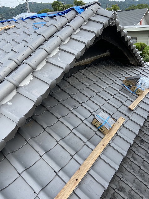 【交野市】伝統を未来へつなぐ。職人技が光る入母屋屋根の葺き替え工事