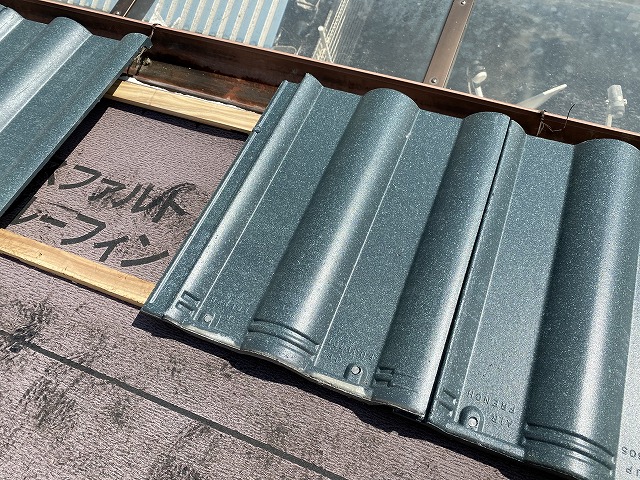 瓦葺き　寝屋川市