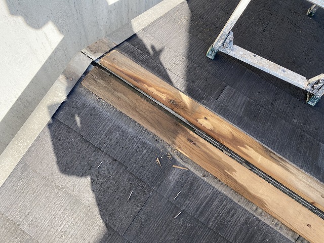 既存板金の撤去と下地の状態確認