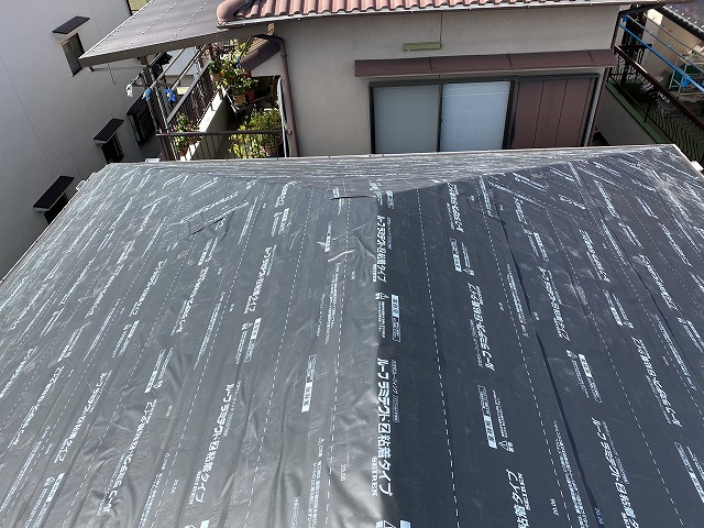 防水シート（ルーフィング）の敷設