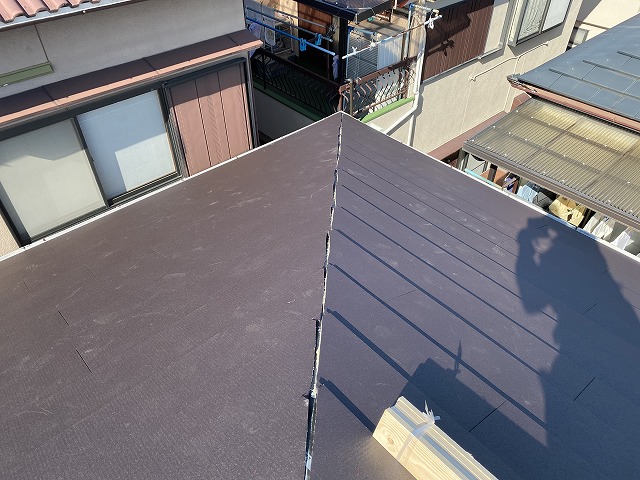 新しい屋根材の施工