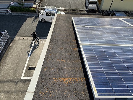 枚方市で築20年以上ハイツの屋根点検｜太陽光パネル設置の前にやるべきこと！