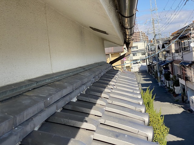 【工事ブログ】大東市にて庇（ひさし）の「のし瓦」崩れをスピード修復！落下の危険を防ぐ安心施工